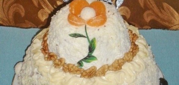 Снежный торт с марципаном, орехами и курагой