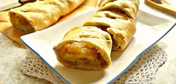 Яблочный штрудель из слоеного бездрожжевого теста