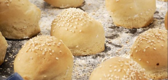 Пышки с кунжутом