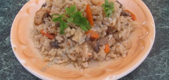 Плов с курицей и грибами