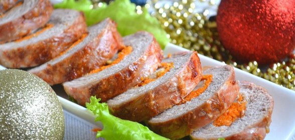 Новогодний рулет из свинины
