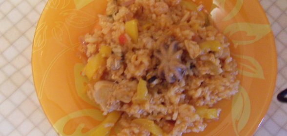 Паэлья с морепродуктами и курицей