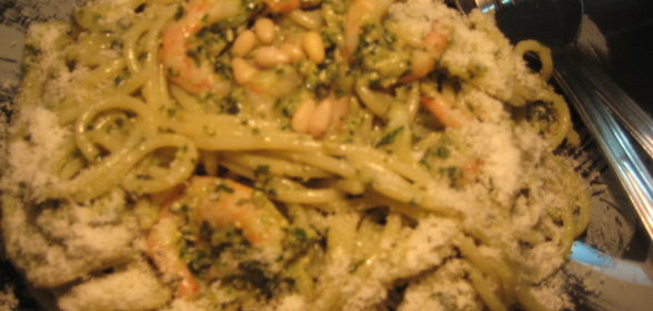 Паста с креветками и соусом Песто