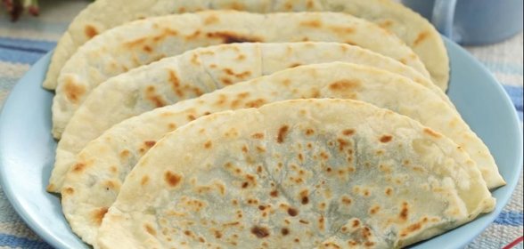 Азербайджанские кутабы с зеленью