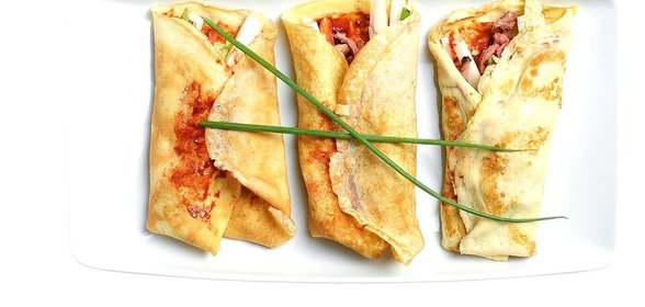 Яичные блинчики с уткой и соусом хойсин