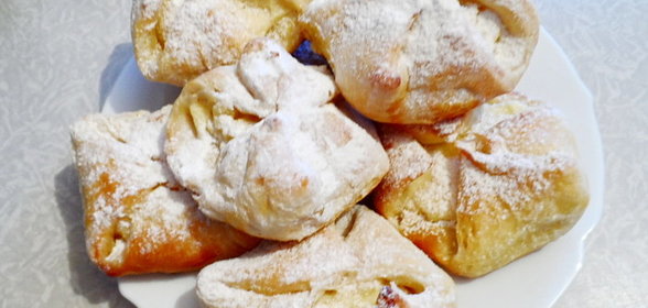 Ватрушки с творогом(тесто слоёное дрожжевое)