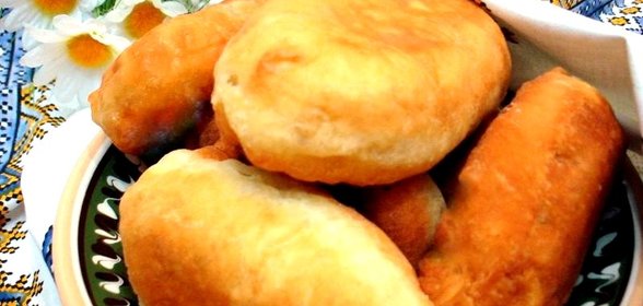 Пирожки жареные с квашеной капустой