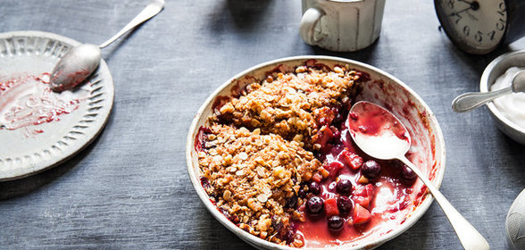 Яблочно-черничный крамбл