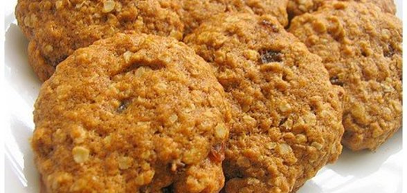 МЯГКОЕ ПЕЧЕНЬЕ С ОВСЯНЫМИ ХЛОПЬЯМИ И ИЗЮМОМ