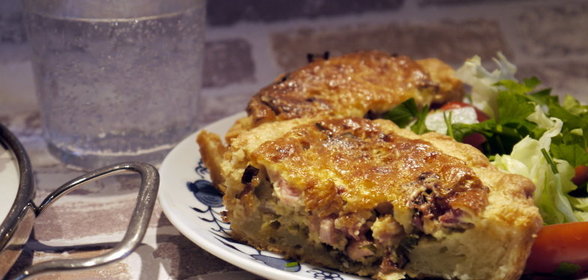 Австрийский беконово-луковый торт (твороженно-песочный киш)