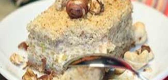 Рассыпчатый яблочно - творожный пирог с орехами