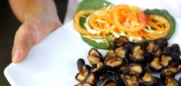 Шиитаке с зеленым луком в копченом масле