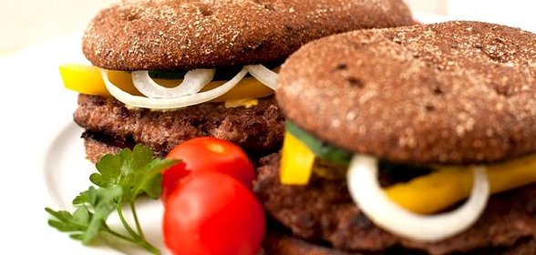 Домашний гамбургер с ржаным хлебом