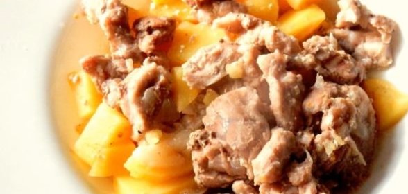 Жаркое из свинины с картофелем (в горшочке)