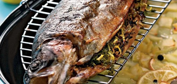 Голубая форель с пряными травами