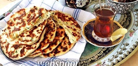 Хлебная лепёшка с кинзой и сыром
