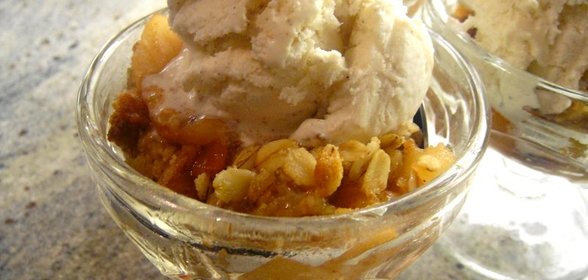 Крамбл с яблоками и овсяными хлопьями