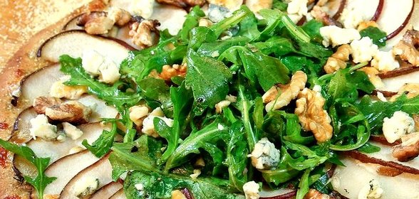 Пицца с грушей и сыром