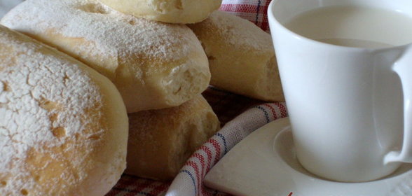 Бапс, шотландские булочки, посыпанные мукой