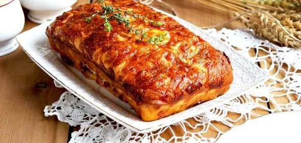 Закусочный кекс с вялеными томатами мясным ассорти