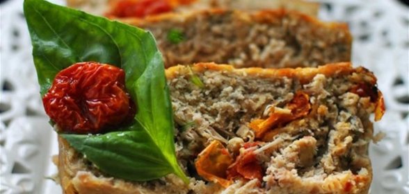 Куриный террин с вялеными томатами