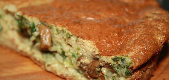 Заливной цельнозерновой пирог с капустой и опятами на греческом йогурте