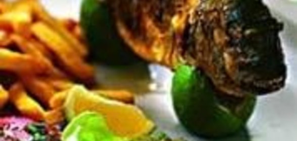 Морской окунь с хариссой и маслинами