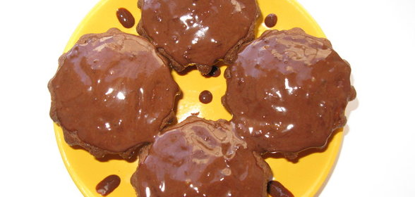 Шоколадные кексикиСюрприз с орехами и сгущенкой