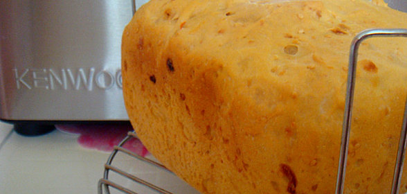 Хлебушек с сыром и кунжутом (рецепт для хлебопечки)