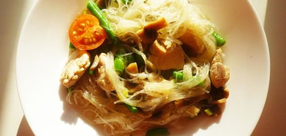 Фунчоза с курицей и овощами