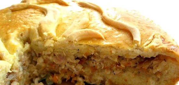 Пирог с квашеной капустой и рыбными консервами