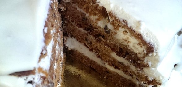 Морковный торт с грецким орехом и сливочным кремом