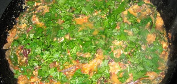 свекольная ботва с яйцами