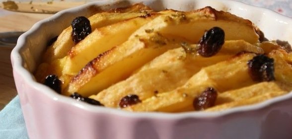Яблочная запеканка с изюмом