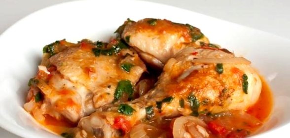 Курица, тушеная с овощами