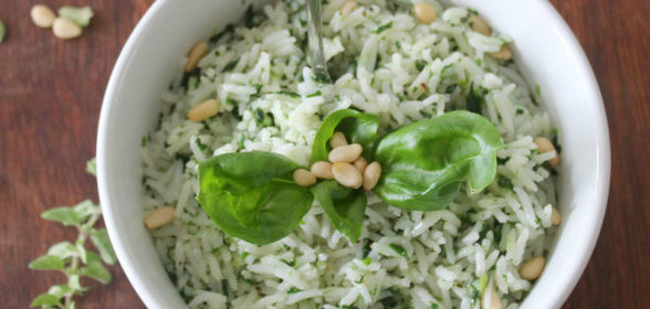 Ароматный Зеленый рис со шпинатом и песто