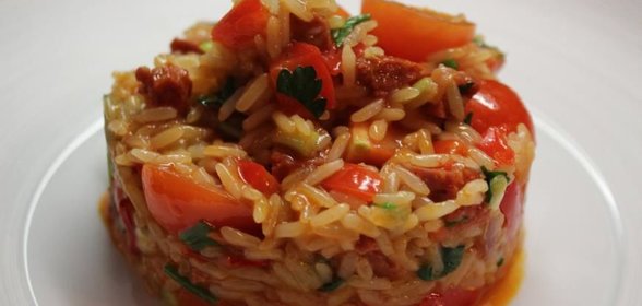 Острый рис с испано-марроканскими мотивами