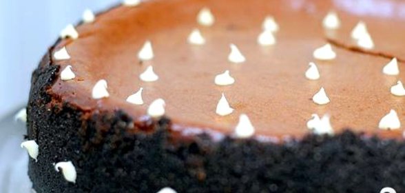 Шоколадный чизкейк с карамелью