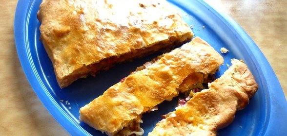 Штрудель с яблоками и ежевикой