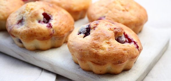 Творожные маффины с вишней