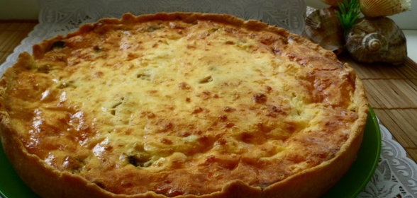 Киш с молодой капустой и черносливом