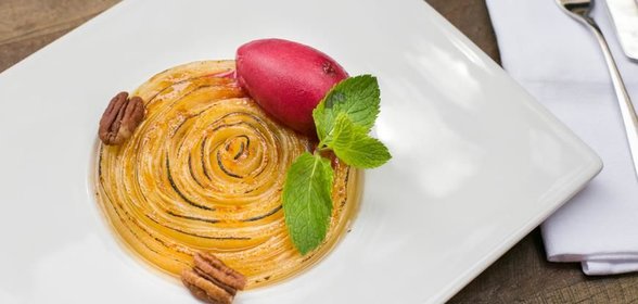 Карамелизированная дыня с творожной массой