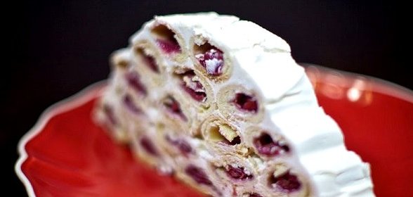 Торт Вишня в снегу