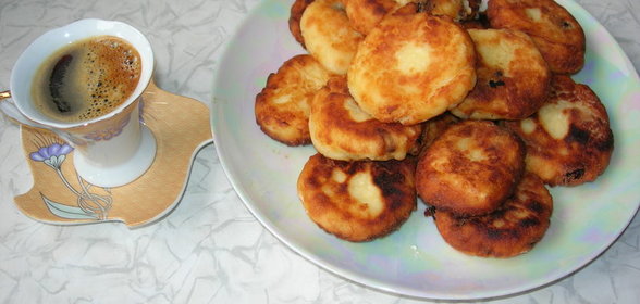 Шоколадно-ореховый торт с карамельным кремом и цельным фундуком