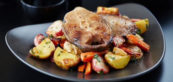 Чёрная треска с запечёными овощами