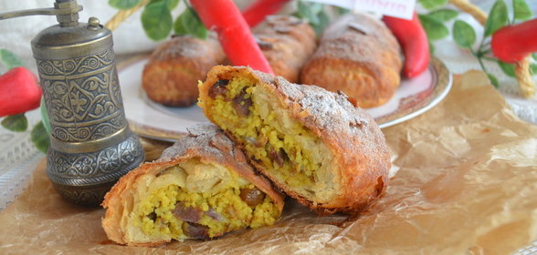 Марокканские пирожки Пастилла с куриными пупочками и кускусом