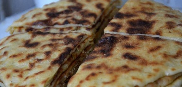 Балкарские лепешки с картофельно творожной начинкой