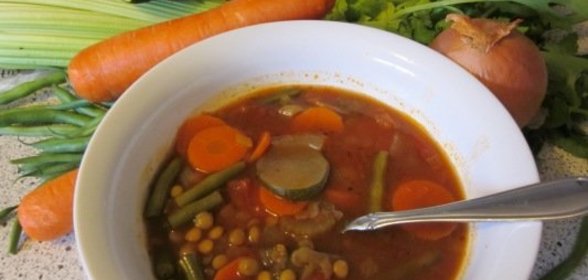 Суп с зеленой чечевицей и овощами
