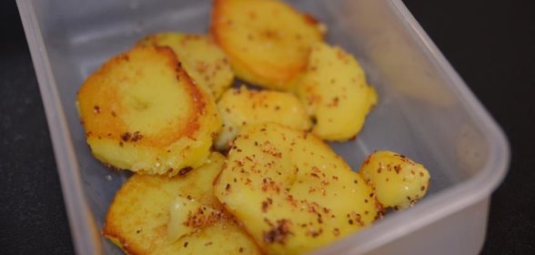 Поджаренный картофель с чесноком