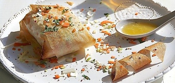 Пирожки-брик с филе трески и овощами